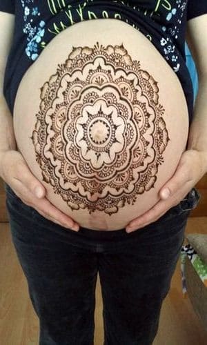 Мехенди на животе для беременных